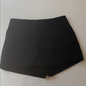Black skort